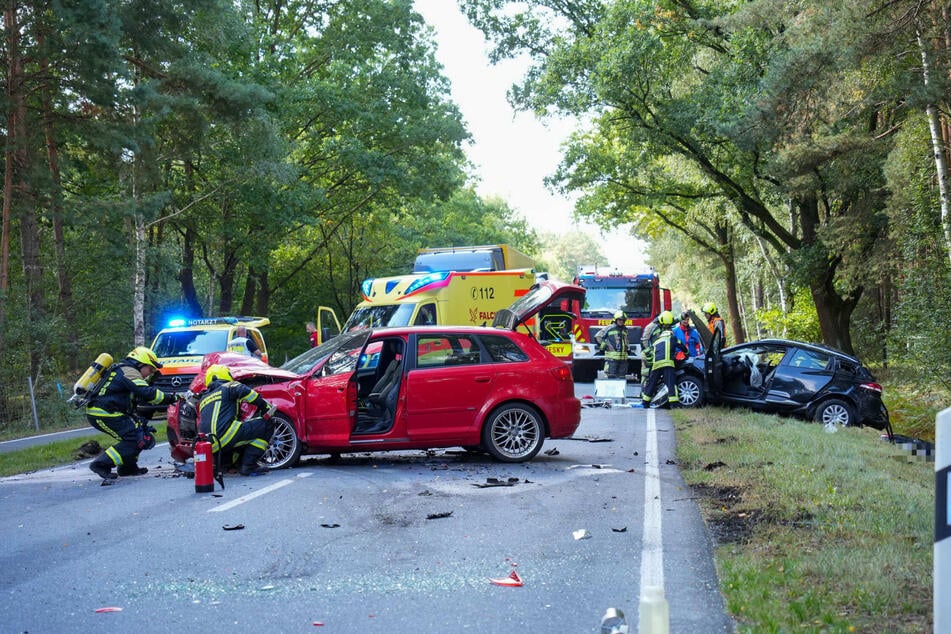 Der Renault war bei dem Crash im Graben gelandet.