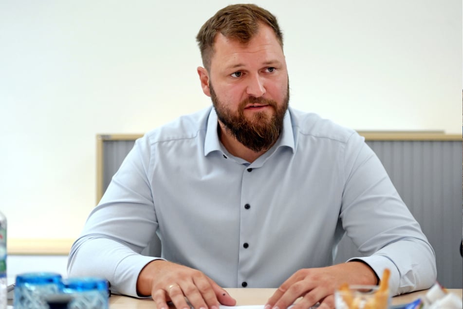 AfD-Fraktions-Chef Thomas Ladzinski (35) schlug bereits im Dezember die Errichtung einer Behelfsbrücke vor.