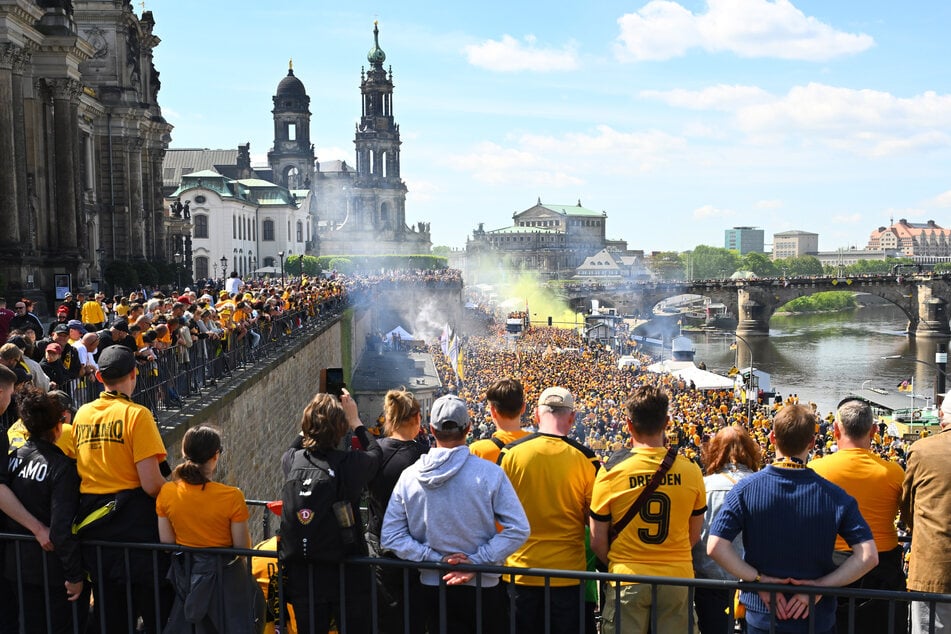 Beeindruckende Kulisse der Party: Die Brühlsche Terrasse und das Terrassenufer.