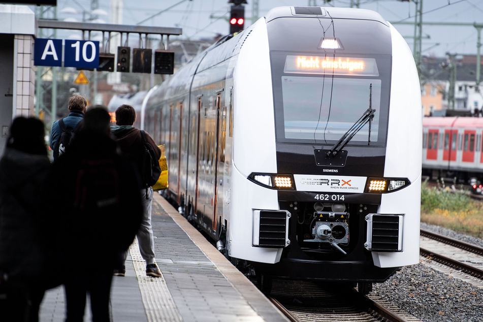 Ab Ende August sollen die ersten Züge über das neue vierte Gleis zwischen Langenfeld und Leverkusen rollen.