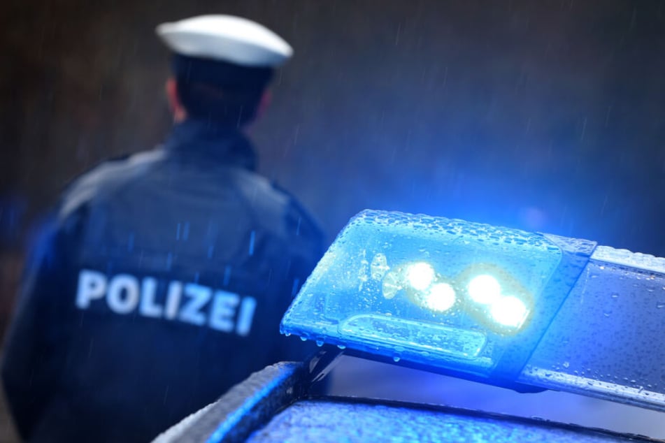 Der Mann schoss auf die ahnungslose Frau, als diese auf einem Balkon stand (Symbolfoto).