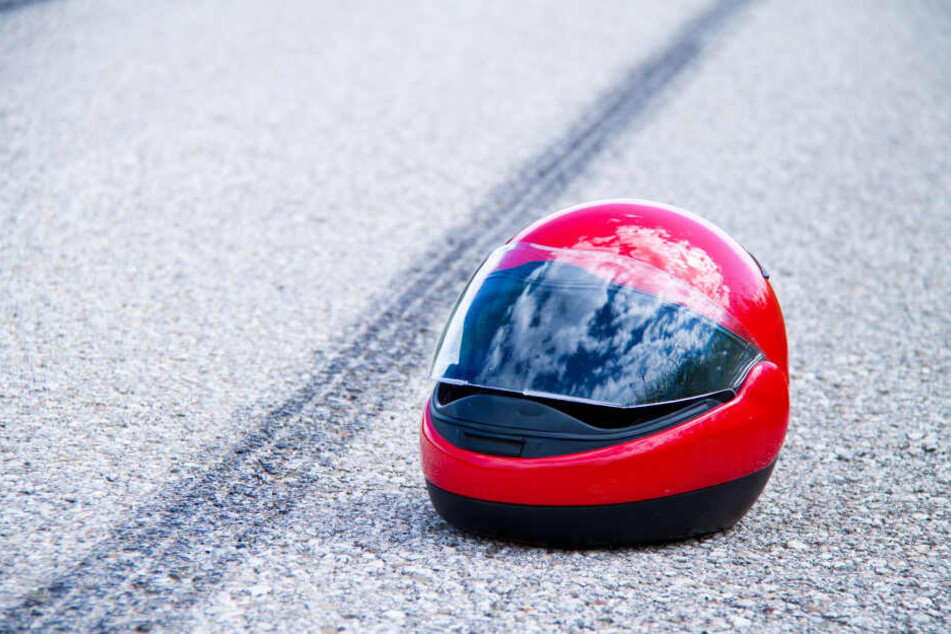Ein Motorradfahrer ist bei einem Unfall in Berlin-Adlershof ums Leben gekommen (Symbolbild).