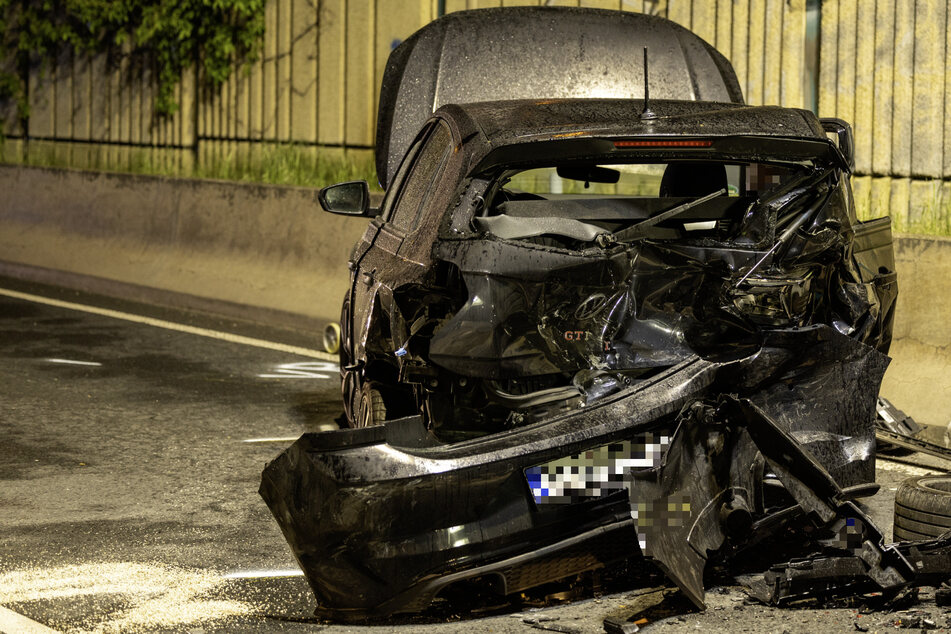 Auto kracht mit Gegenverkehr zusammen: 43-Jähriger stirbt