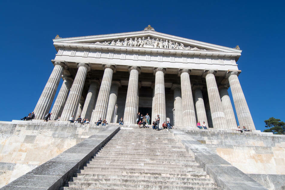 Die Gedenkstätte Walhalla in Donaustauf wurde wegen des Besucherandrangs gesperrt. (Archiv)