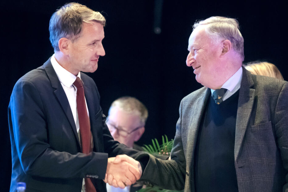 Alexander Gauland gratulierte Björn Höcke nach seiner Wahl zum Spitzenkandidaten der Thüringer AfD persönlich.
