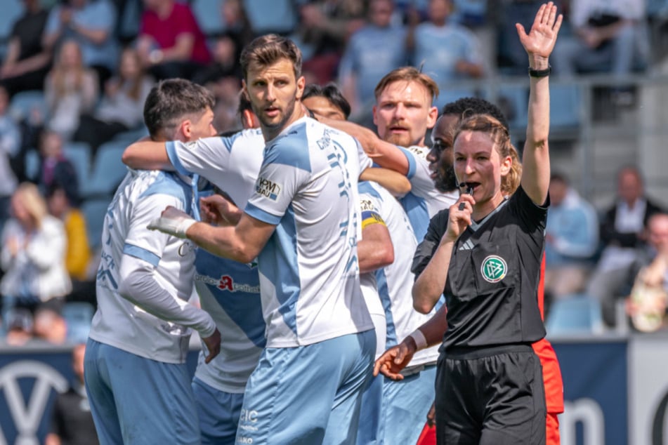 Dejan Bozic (32, M.) und Robert Zickert (35, r.). Nicht nur Stützen des Teams, sondern auch absolute Gewinner.