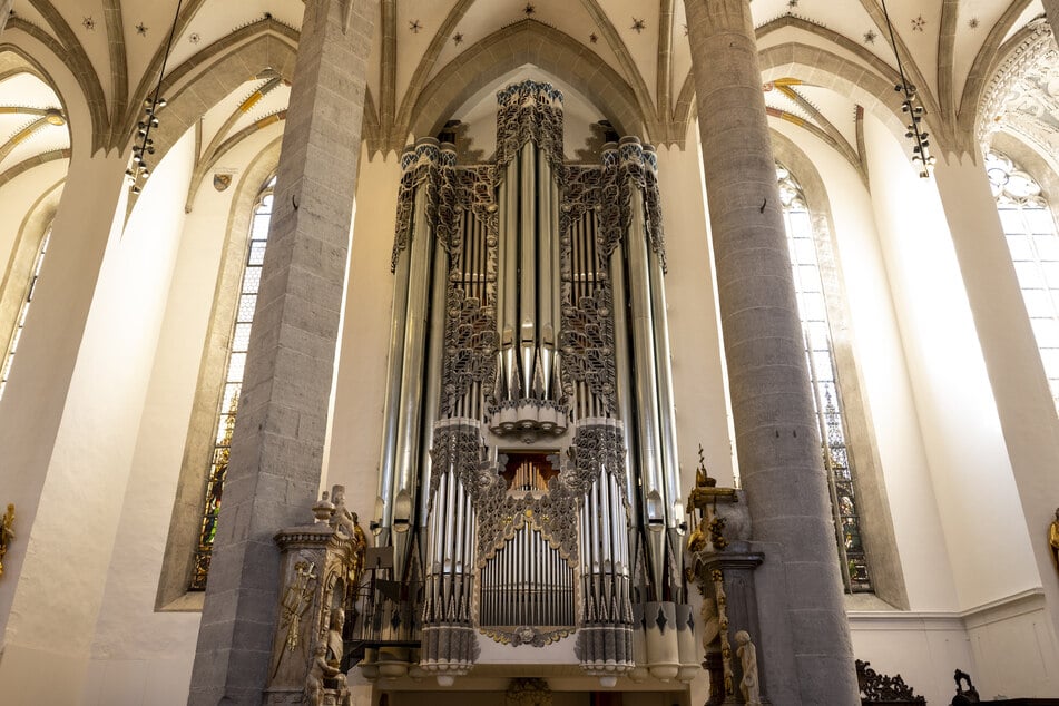 Die restaurierte Orgel ist im Eichstätter Dom. Vor dem Landgericht München II wird ein Finanzskandal des Bistums aufgerollt.