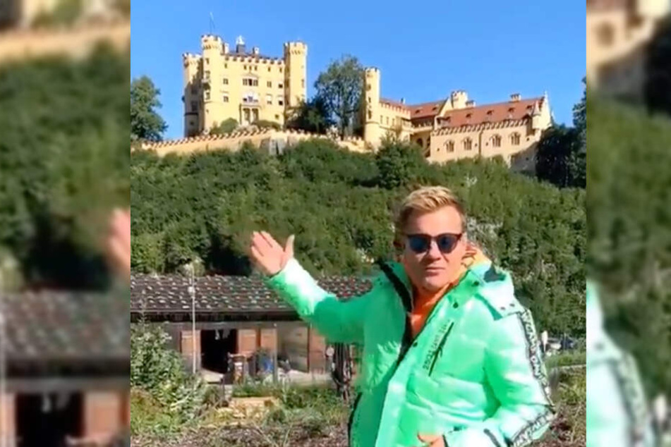 Dieter Bohlen steht aus seiner Sicht vor dem Schloss Neuschwanstein.