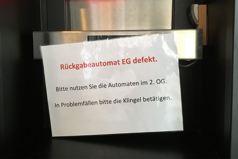 Wer Bücher im Kulti zurückgeben will, kennt dieses Schild.
