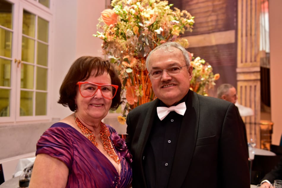 Werner (72) und Friederike Käßner (70) mögen den Opernball vor allem wegen der Blumen und der Geselligkeit.