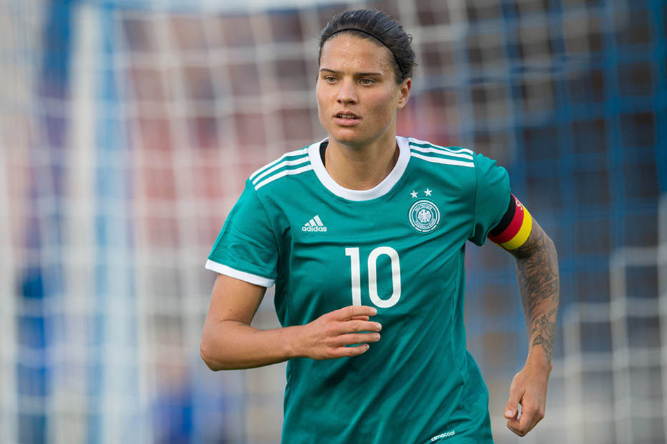 Große Sorge um Dzsenifer Marozsan. Die 26-Jährige ist an einer Lungenembolie erkrankt.