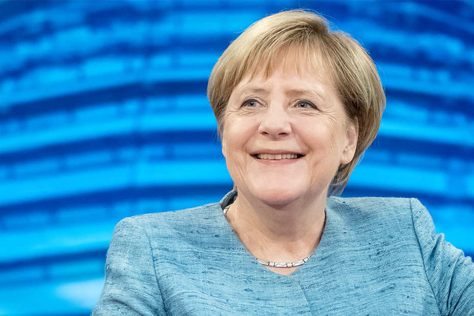 Bundeskanzlerin Angela Merkel vor Beginn der Aufzeichnung der ARD-Sendung "Bericht aus Berlin", dem traditionellen Sommerinterview der ARD.
