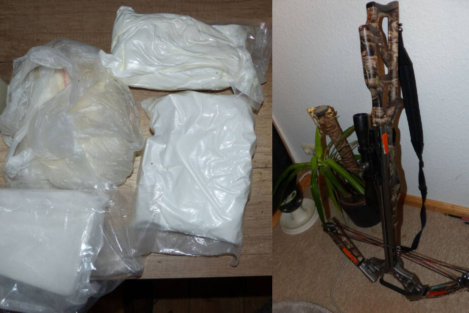 Neben Waffen fanden die Zollbeamten auch Rauschgift-Pakete.