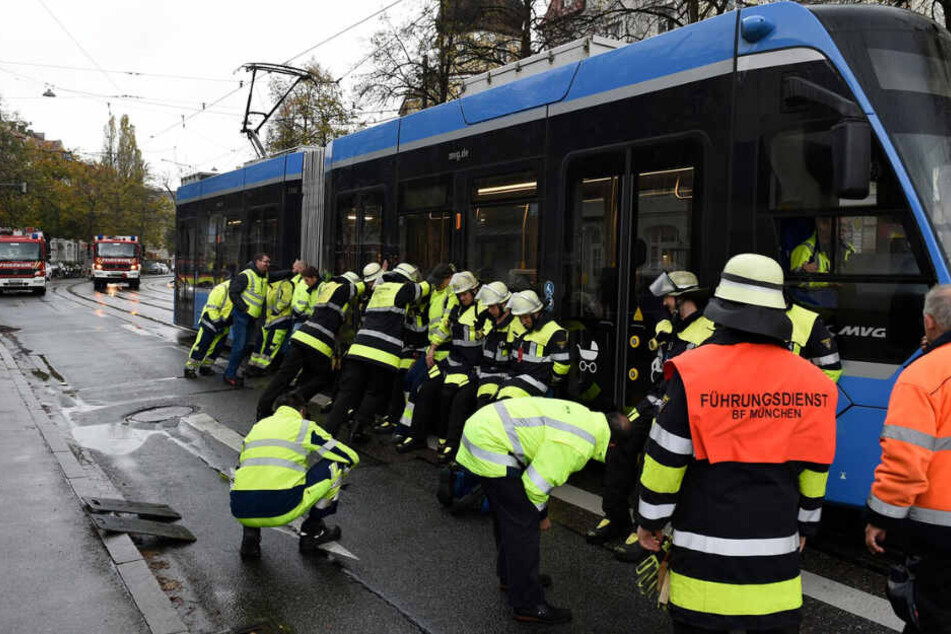 Die Tram war aus den Schienen gesprungen und hat in Neuhausen für einen zweistündigen Feuerwehreinsatz gesorgt.