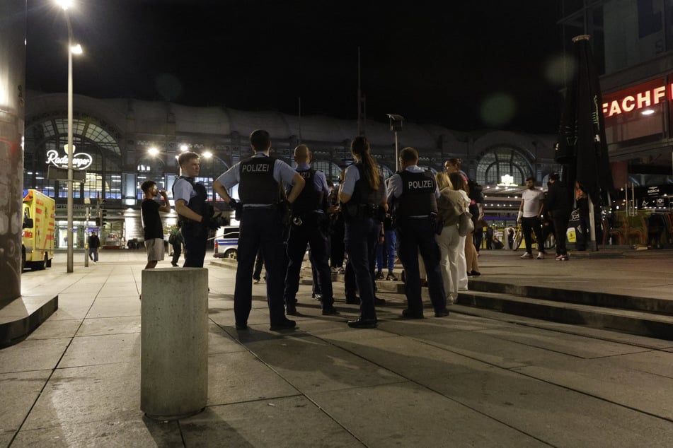 Am Donnerstagabend kam es am Dresdner Hauptbahnhof zu einem größeren Polizeieinsatz.