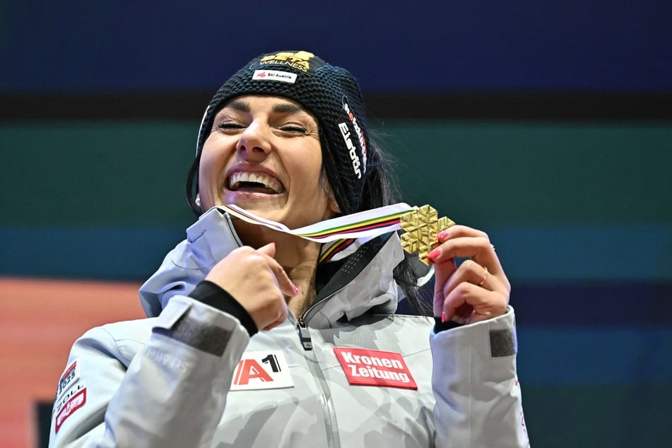 Was für ein Jahr für Stephanie Venier: Nach ihrer Verlobung und dem WM-Titel erwartet sie jetzt ihr erstes Kind.