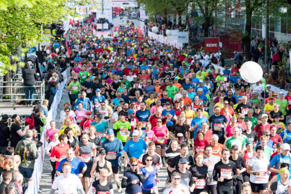 Mehr als 14.000 Läufer sind beim 33. Hamburg Marathon an den Start gegangen.