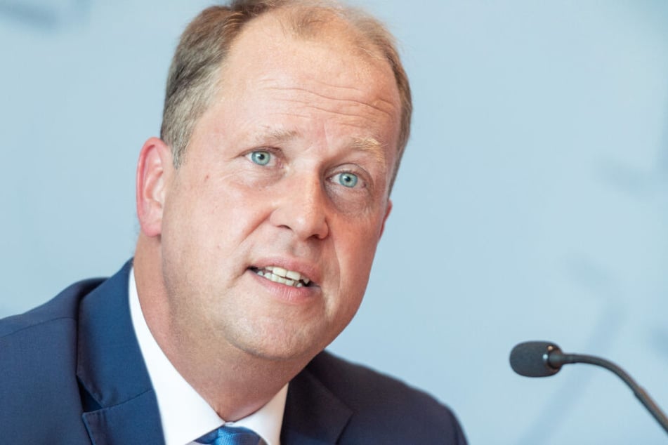 NRW-Integrationsminister Joachim Stamp (48) stellte am Mittwoch die Asyl-Jahresbilanz 2018 vor.