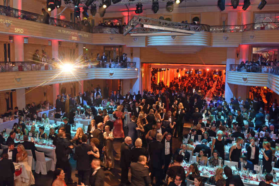 Ein Blick auf das Treiben im Bayerischen Hof beim Deutschen Filmball 2018.
