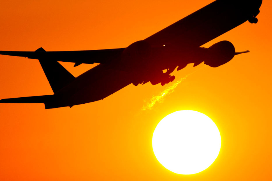 Wer einen Platz im Flieger gebucht hat, sollte zeitig zum Flughafen aufbrechen.
