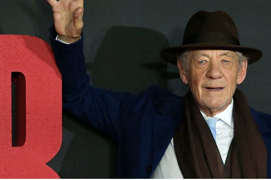 Lord of the Rings star Ian McKellen rushed to hospital after stage fall