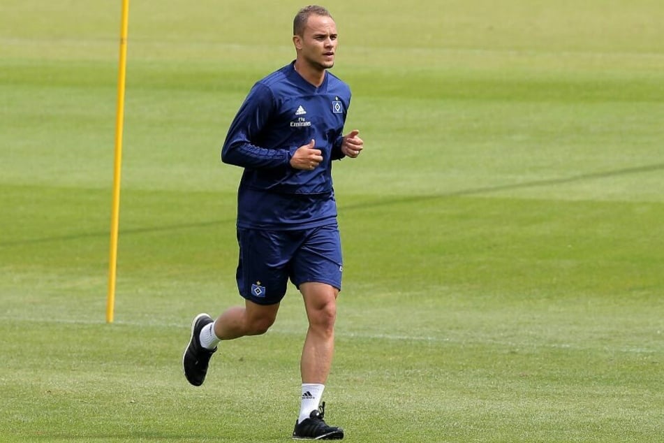 HSV-Profi Ewerton drehte nach seiner Verletzung lange Zeit nur einsame Runden auf dem Trainingsplatz.