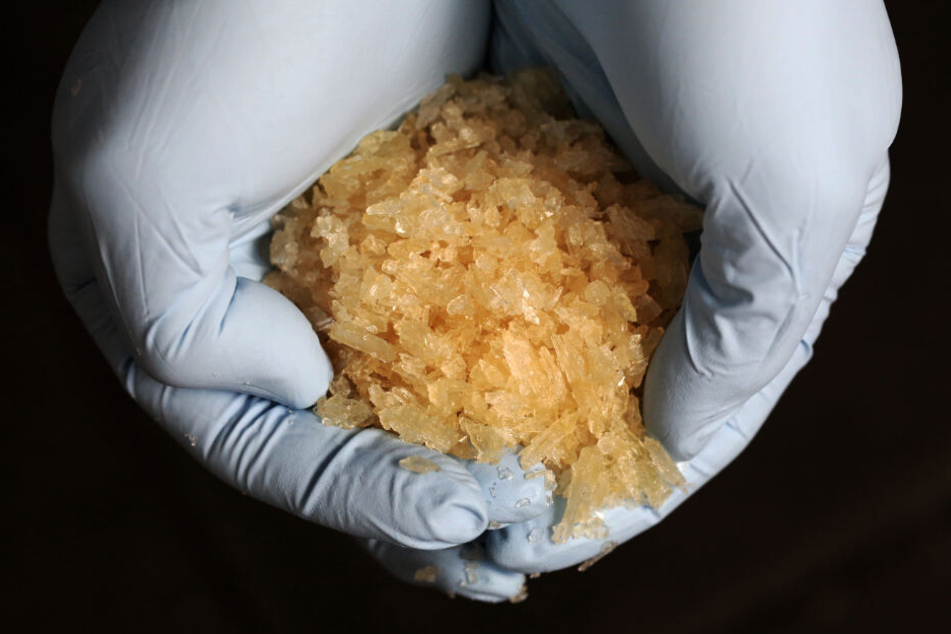 60 Gramm Crystal Meth entdeckten die Beamten in einer Chipsdose. (Symbolbild)