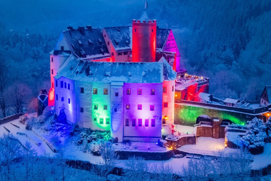 Leuchtende Winterwelt im Erzgebirge: Zweiter "Polarzauber" auf Burg Scharfenstein