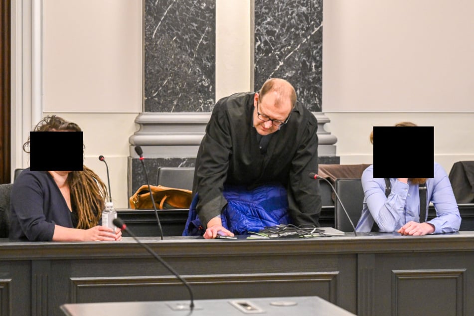 Hat das Aussteiger-Pärchen Franziska (38, l.) und Steven R. (34, r.) seine beiden Zwillinge fast verhungern lassen?