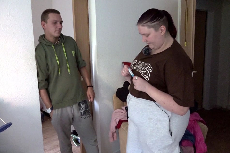 Patrick (27) hofft, dass Freundin Lena (19) nicht schwanger ist.