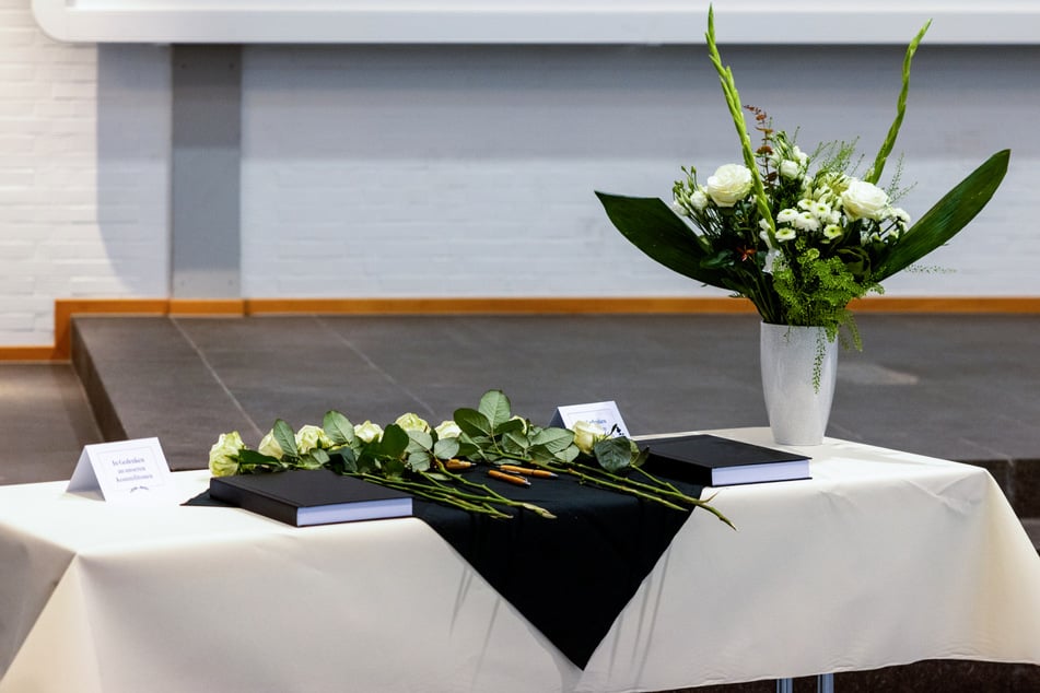 Ende Juli nahmen in der Universitätskapelle in Trier Angehörige, Studierende und Beschäftigte Abschied von den Opfern.
