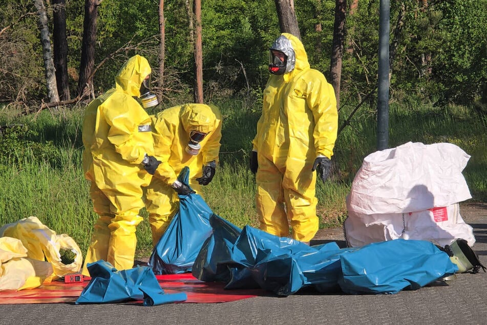 Experten der Feuerwehr haben den Gefahrstoff neutralisiert.