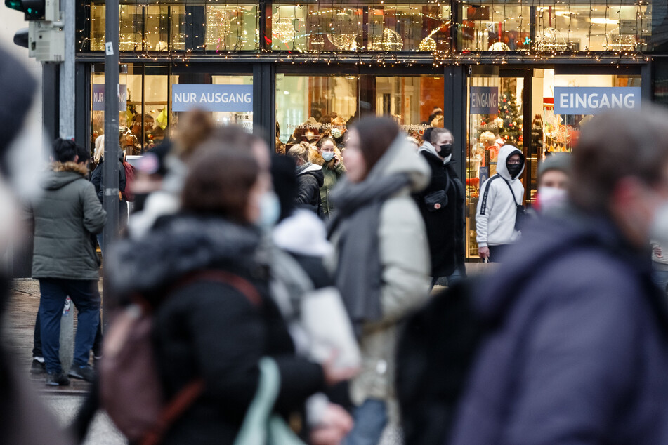 Der Einzelhandel fürchtet um Einnahmen wegen neuer Zutrittsbeschränkungen.