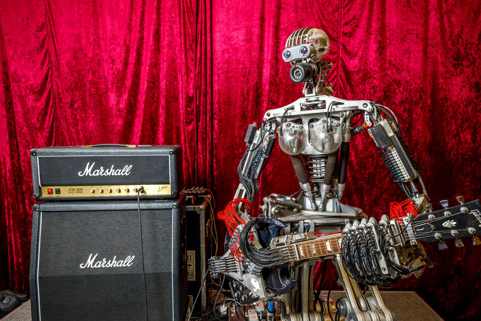 Sie rockt: Die Roboter-Rock'n'Roll-Lady Hellga Tarr von Künstler Markus Kolb hat's drauf.