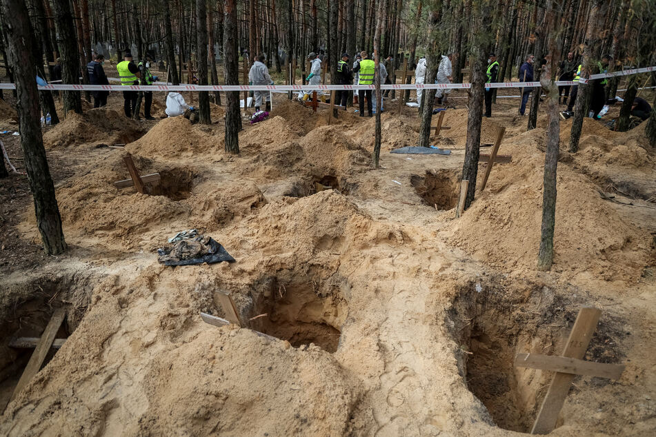 A place of mass burial has been uncovered in the town of Izium as Russia's attack on Ukraine continues. More than 400 bodies are said to have been found as victims of torture.