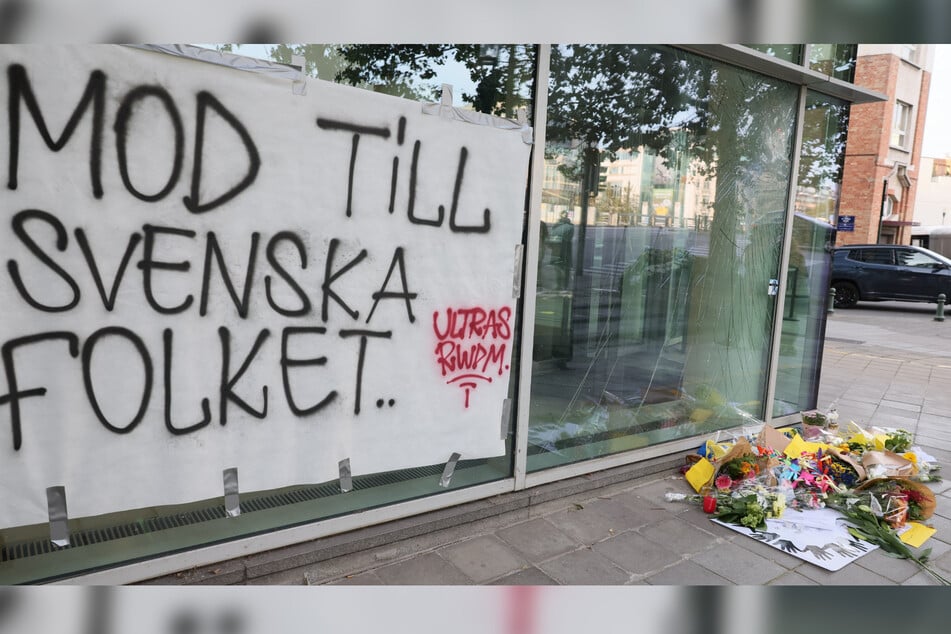 "Mut an das schwedische Volk" schrieb jemand am Ort des Anschlages auf ein Banner. (Archivbild)