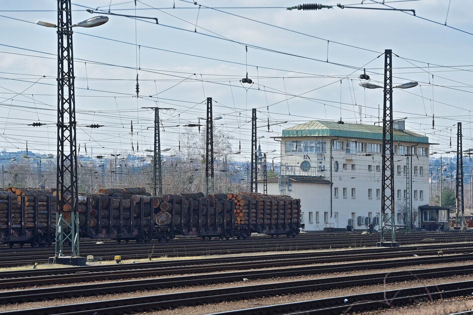 Dresden: Personal fehlt: Auf dieser Bahnstrecke in Dresden müssen alle Züge ausfallen