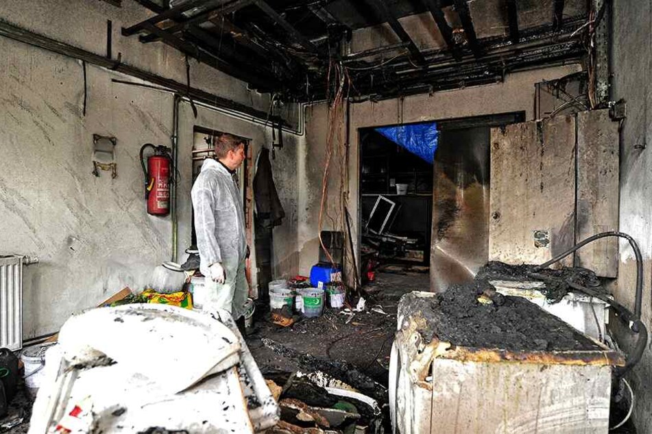 Der Großbrand zerstörte ein Lager und die elektrische Anlage.