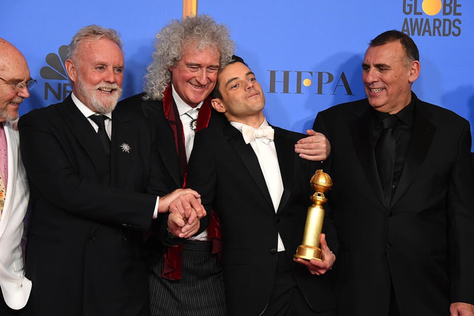Manager Jim Beach, die Musiker Roger Taylor und Brian May (beide Queen), Schauspieler Rami Malek und Produzent Graham King (v.li.) bei der Verleihung der 76. Golden Globe Awards in Beverly Hills.