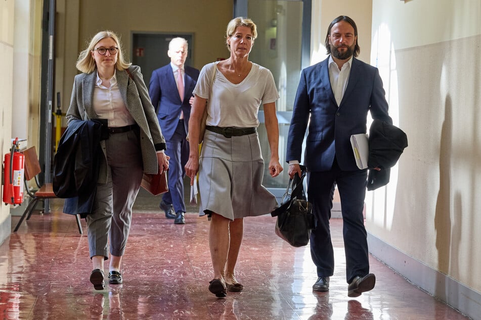 Christina Block kommt mit ihren beiden Anwälten zum 52. Verhandlungstag.