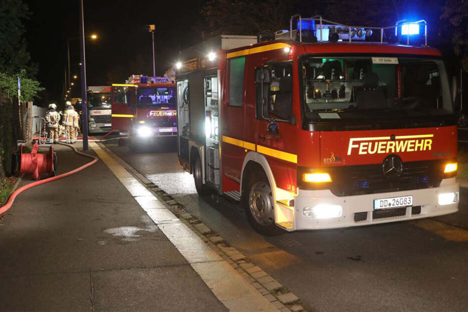 Mit zwei Einsatzfahrzeugen kam die Feuerwehr um die Flammen in den Griff zu bekommen.