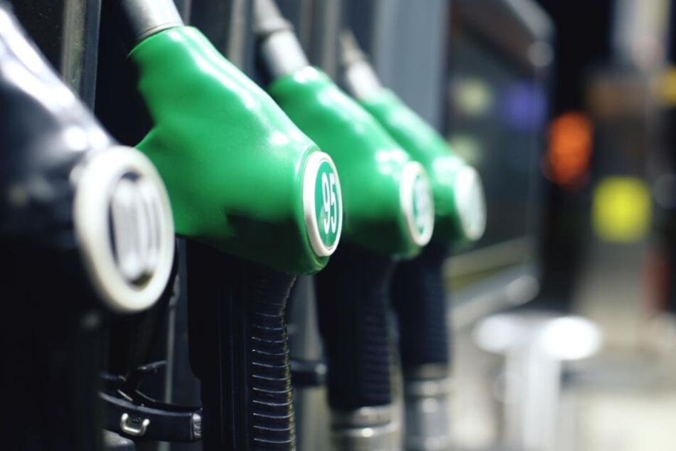 Eine Esso-Tankstelle in Herford überfiel der Unbekannte. (Symbolbild)