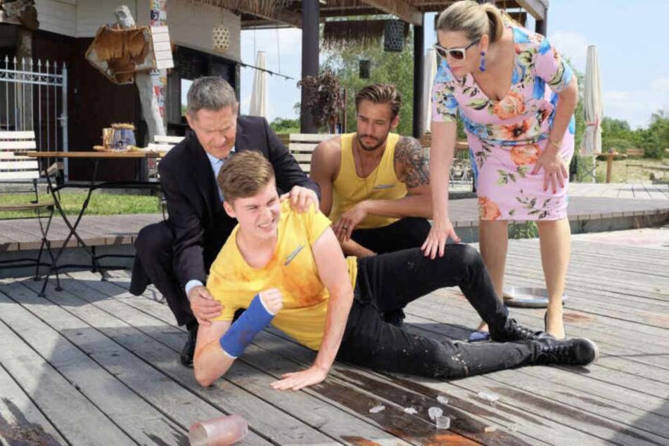 Sasha Sasse spielt einen Imbissbudenbesitzer am Nordstrand des Cospudener Sees.