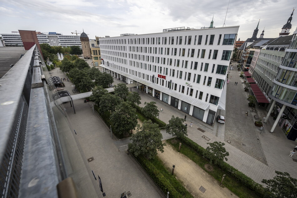 Bei einem Streit am Wall wurden am Donnerstag drei Männer (19, 22, 25) verletzt.