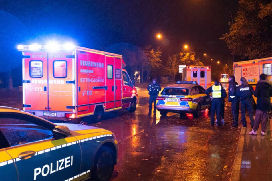 Vor Ort wurden mehrere Männer von der Polizei befragt.