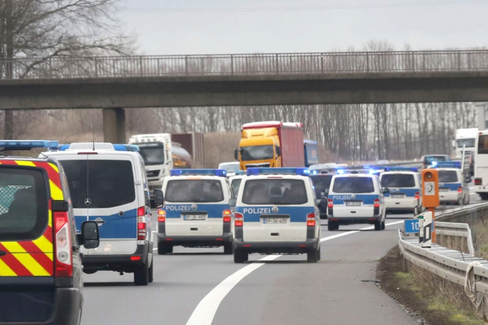 Großraumbusse wurden von der Polizei umgeleitet.