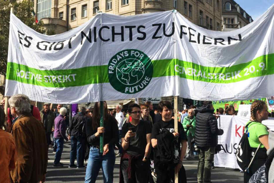 Die Stimmung auf dem Opernplatz in Frankfurt war friedlich.
