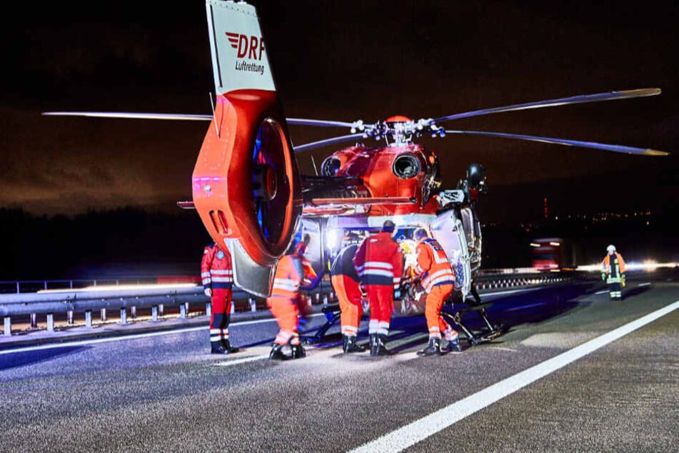Im Einsatz war auch ein Rettungshubschrauber der Luftrettung, er brachte die Schwerverletzten in Krankenhäuser.