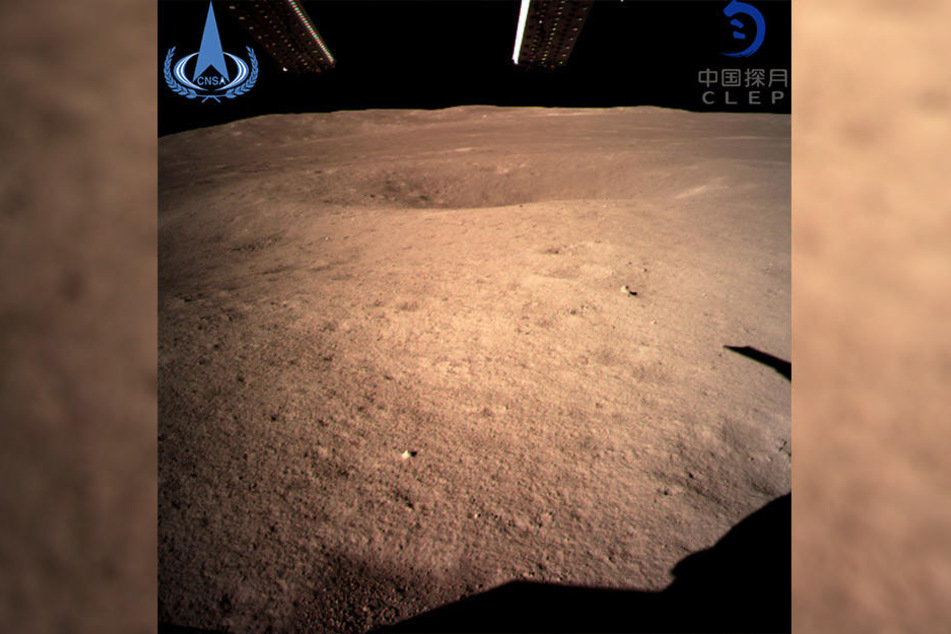 Das Foto zeigt die Rückseite des Mondes, aufgenommen von der "Chang'e 4"-Sonde.