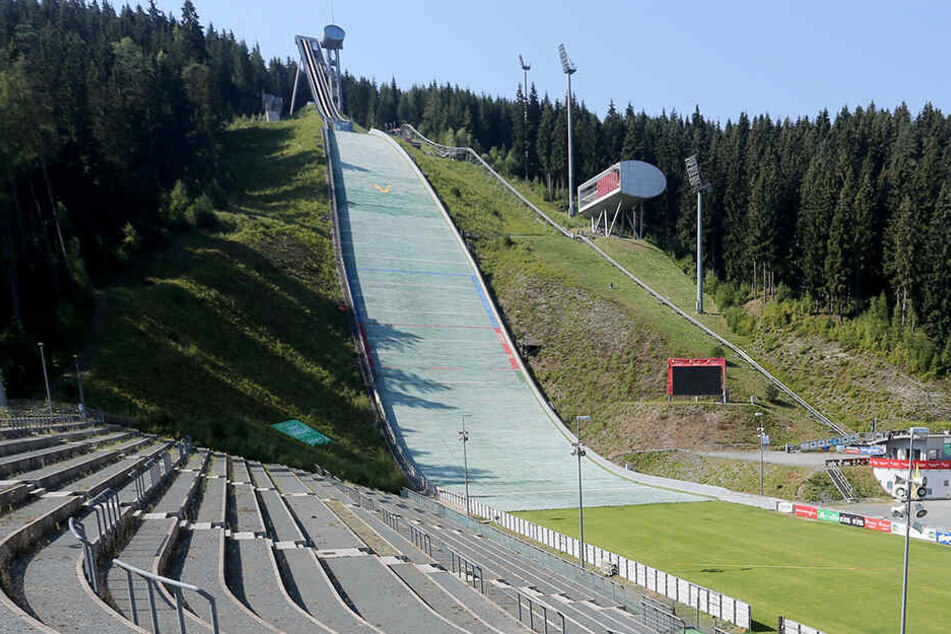 Die Vogtland Arena soll bis zum Herbst ein Windsegel bekommen.